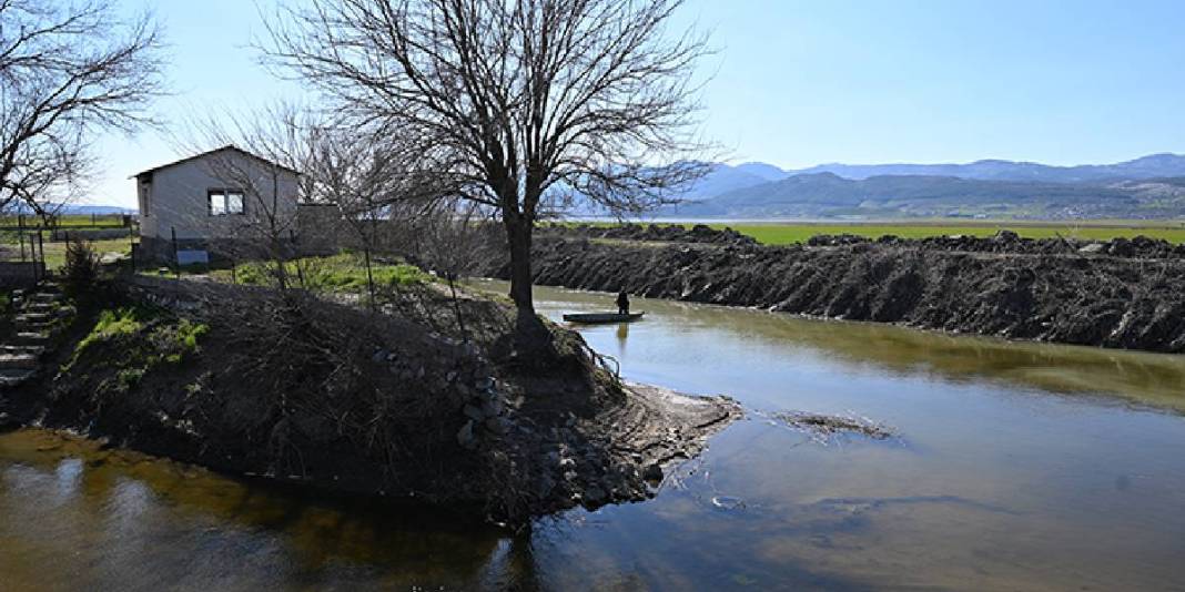 Türkiye’nin “Yerli Robinson’u”: İki kanal arasındaki adacıkta sürdüğü yaşamla dikkat çekiyor 1